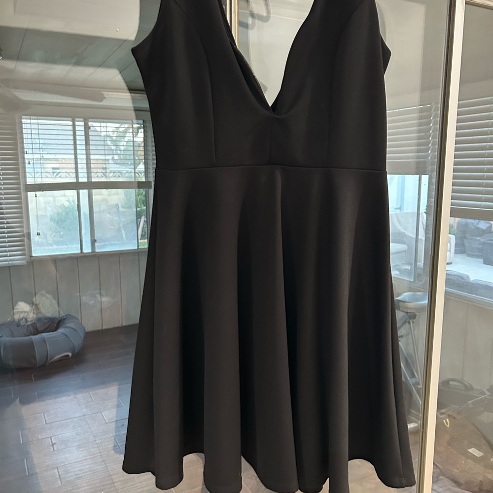 Elegant Black Sleeveless Dress
